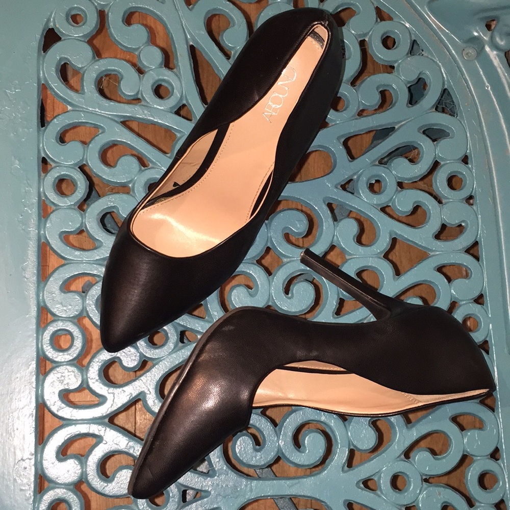 Abound size 8.5 worn and heel tap missing